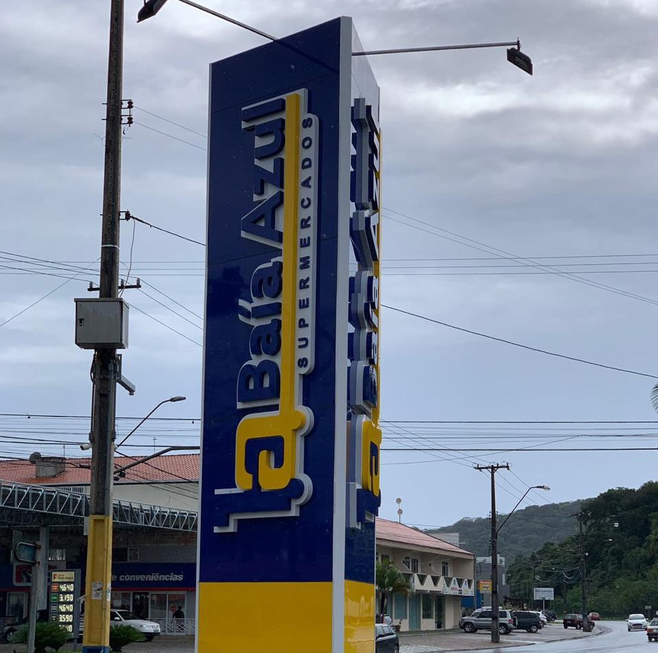 Totem executado para Baía Azul Supermercado