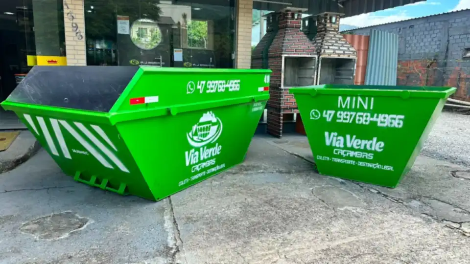 Caçamba grande de 5 m³ e caçamba mini de 1,5 m³ da Via Verde Caçambas