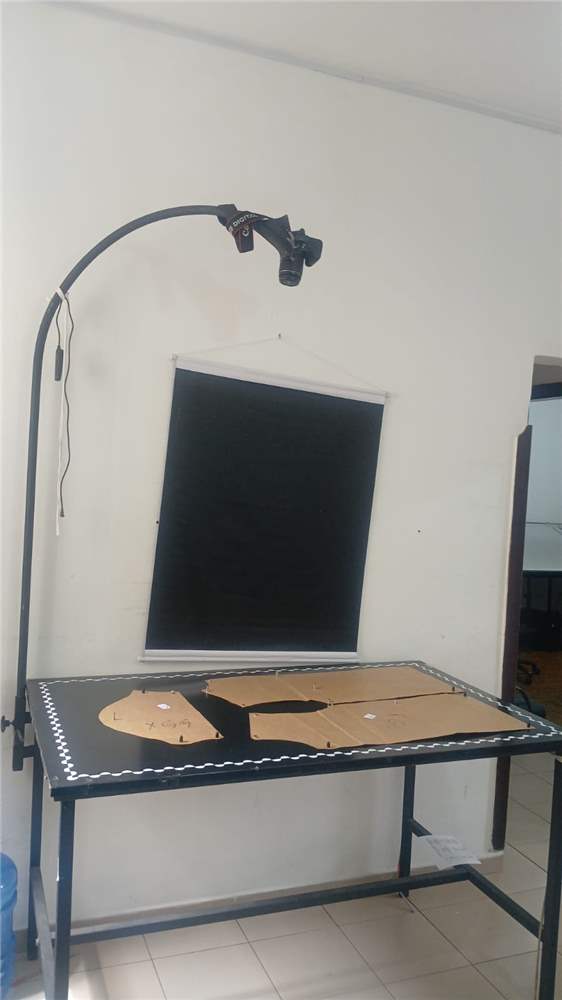Mesa de digitalização de moldes com câmera
