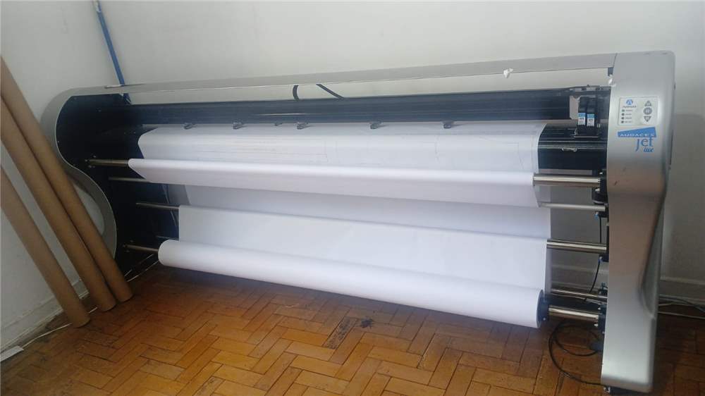 Plotter Audaces Jet da Cad Rômulo plotando risco de moldes no Bom Retiro