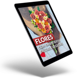 Flores de embutidos e frutas