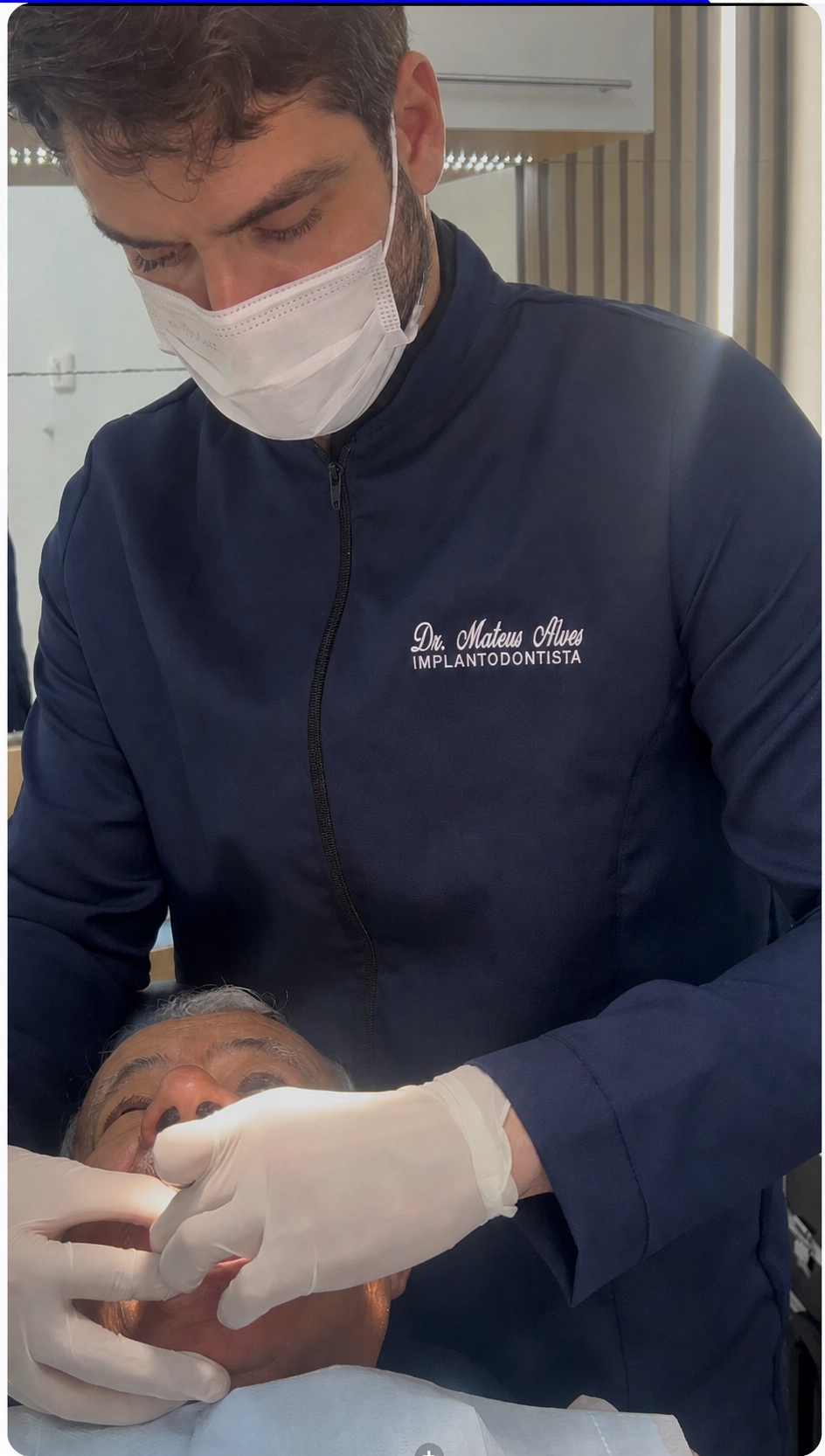 Dr. Mateus Alves, especialista em implantes dentários CROSP 139270
