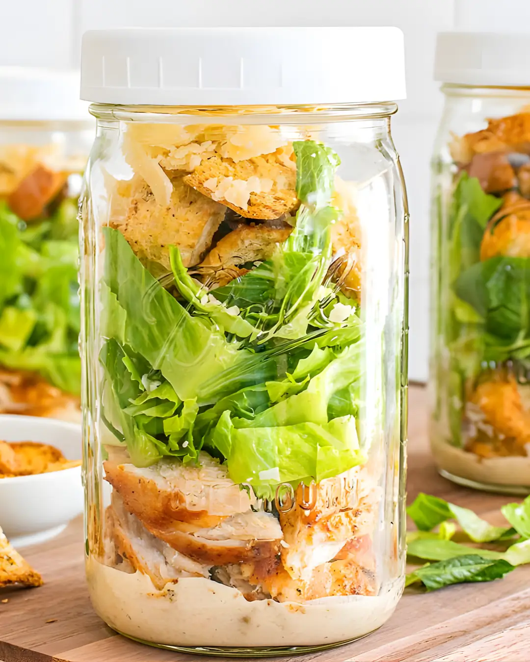 Ensalada Caesar preparada en frasco con aderezo original