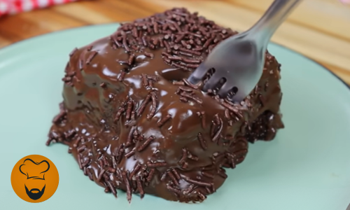 O melhor bolo de chocolate da vida! Fácil e simples de fazer!