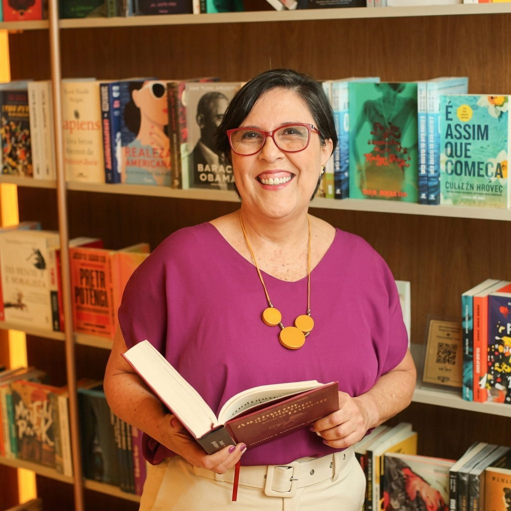 Cláudia Mota, nutricionista, em ambiente acolhedor