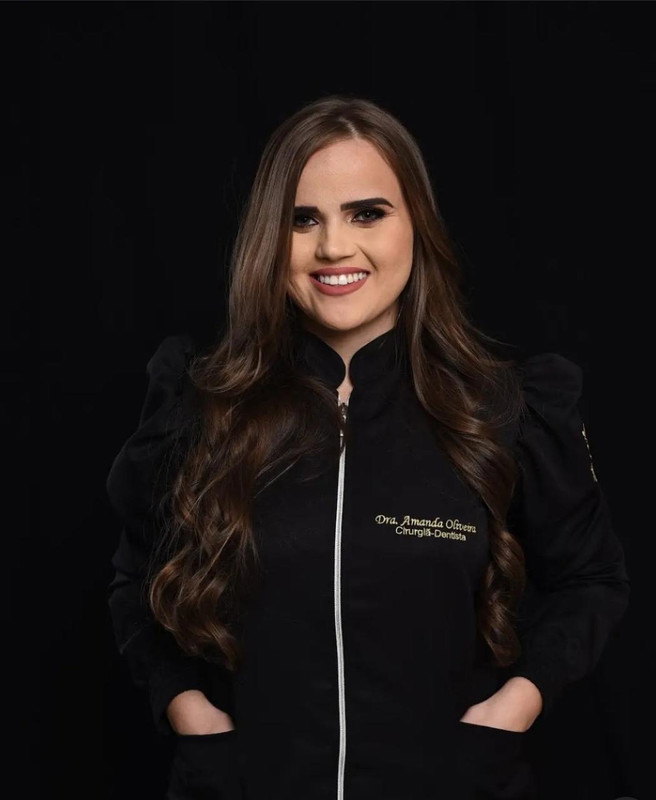 Dra. Amanda Oliveira, cirurgiã-dentista