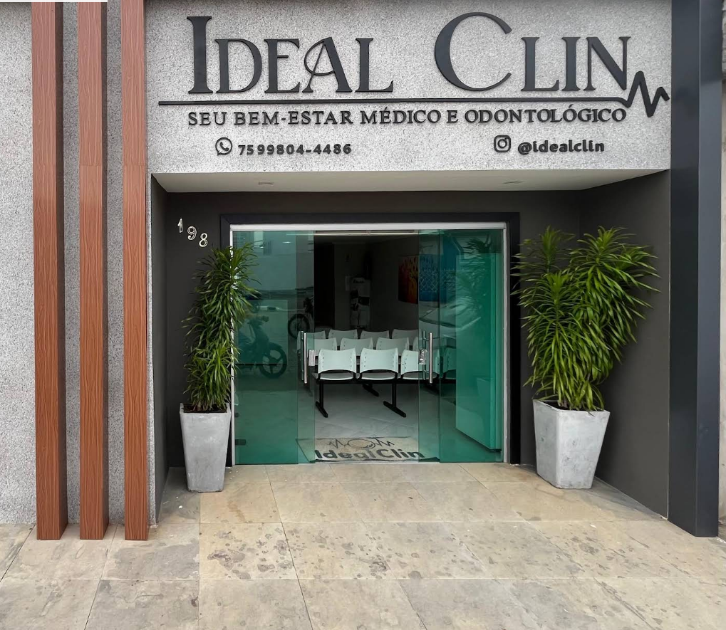 Fachada Ideal Clin em frente ao Hospital Municipal de Nova Soure