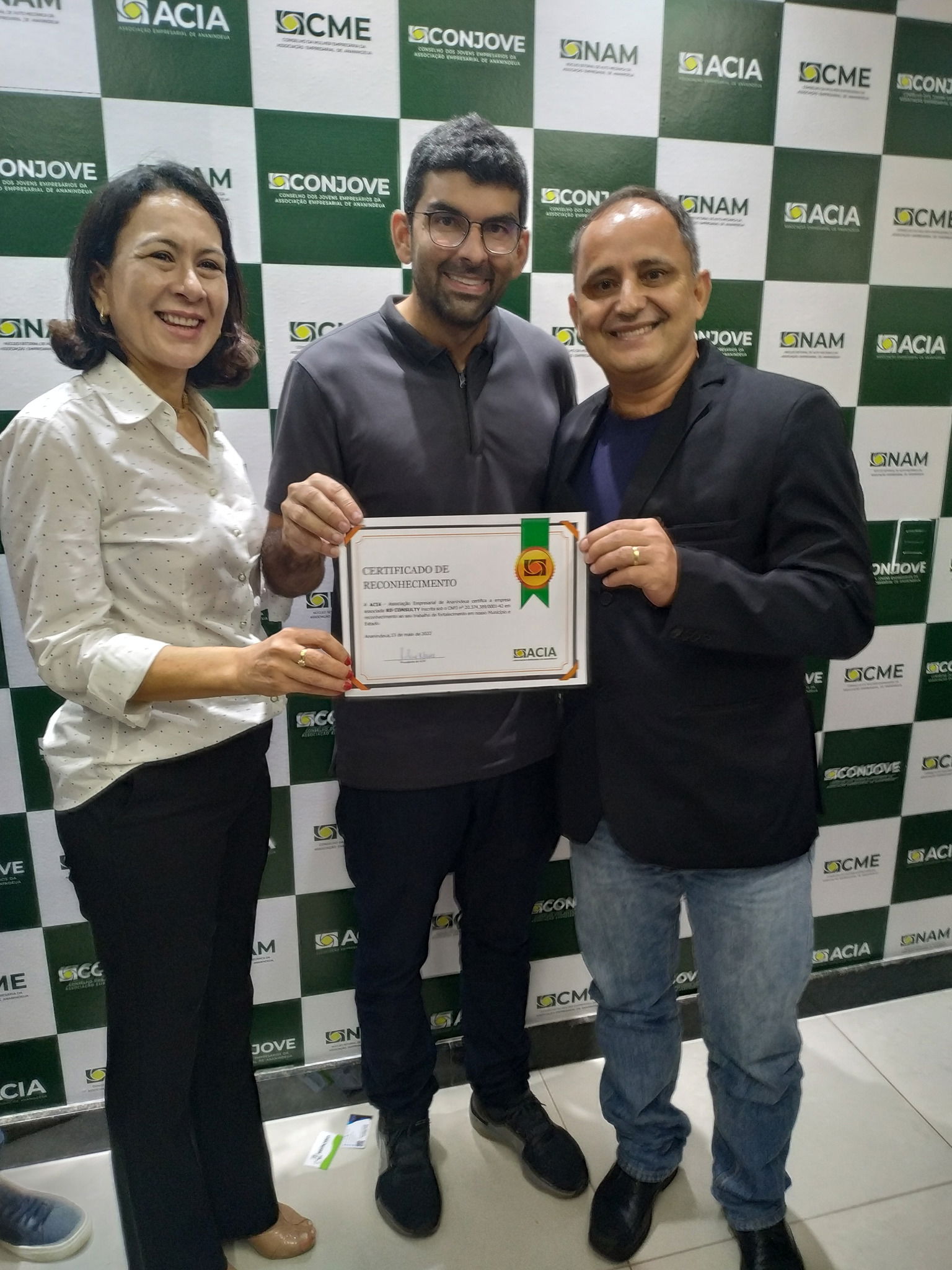 Entrega de um certificado de reconhecimento
