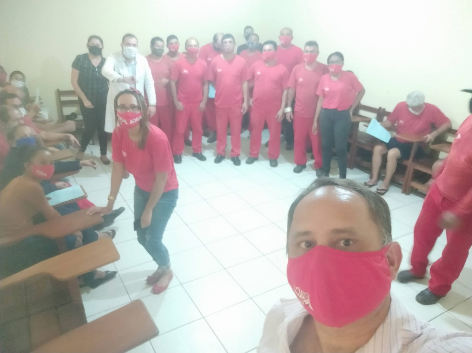 Fotografia de grupo em contexto empresarial