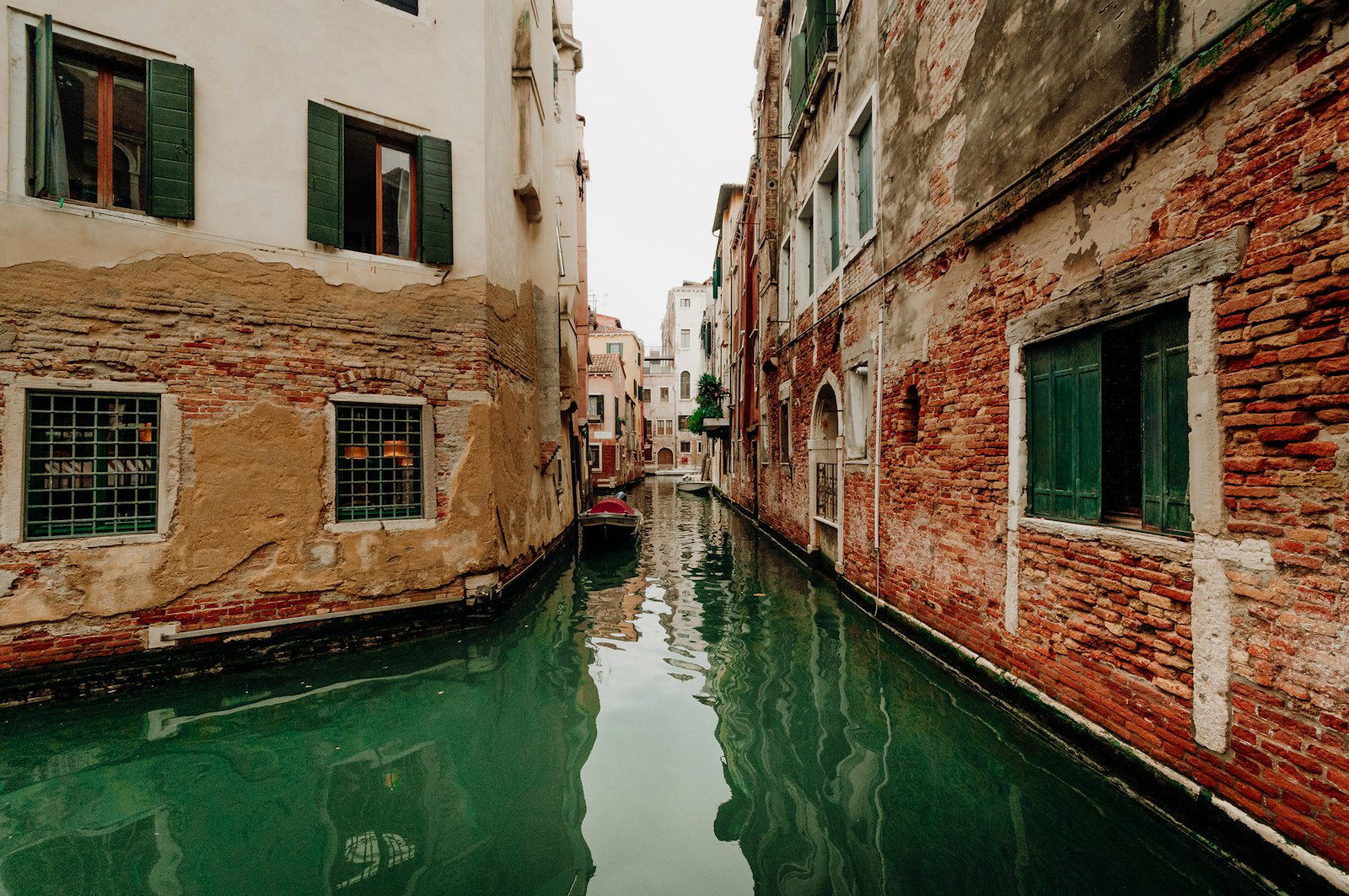 Canal em Veneza, Itália